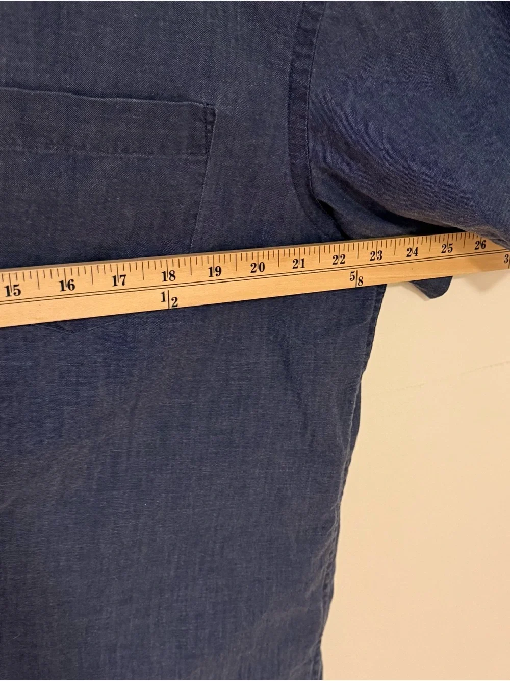 Banana Republic Men's Size L - Blue Unticked Fit Short Sleeve Button Down
